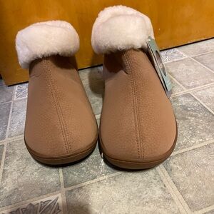 RockDove Women's Sierra Faux Leather Bootie Slipper